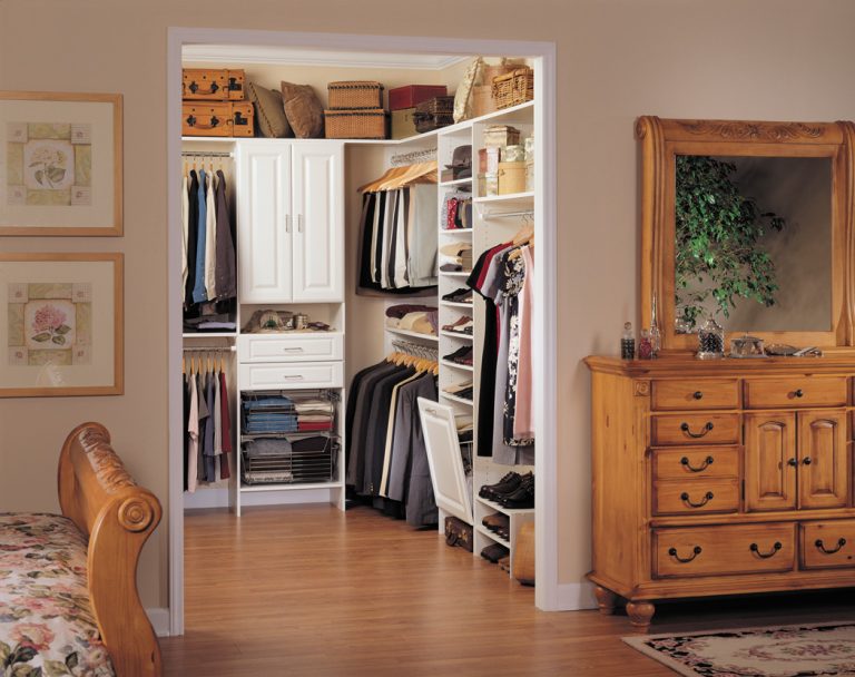 Walk-in closet in all its glory | Interior Design Paradise