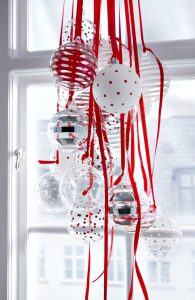 Decorating-window-for-christmas