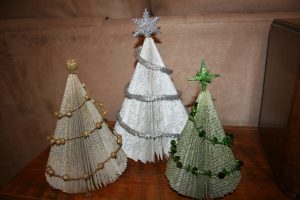 Christmas-tree-made-of-books