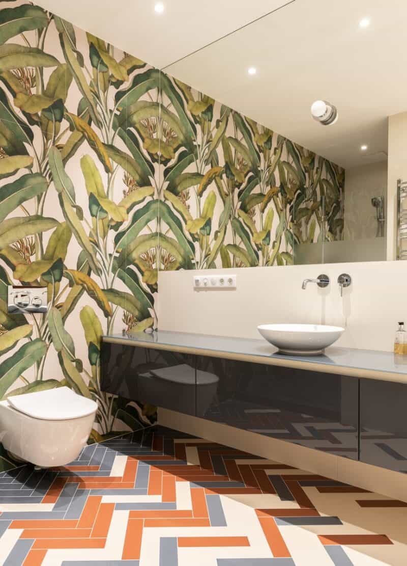 African-themed bathroom