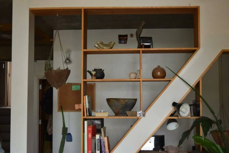 Geometrical built-in shelves