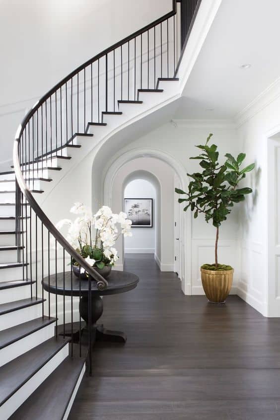 Curved staircase