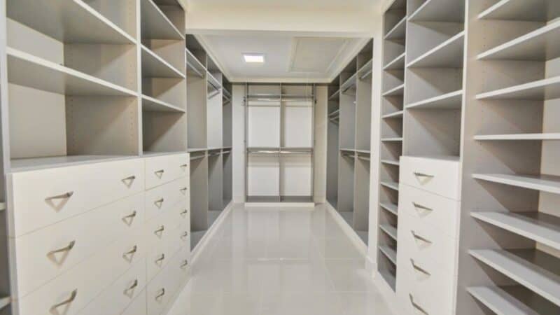 Walk-in closet material